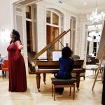 avec Yamna Elyasmino Récital Chant et Piano à la Maison de Retraite Beausoleil à Meudon en 2019 Récital Chant et Piano à la Maison de Retraite Beausoleil à Meudon en 2019